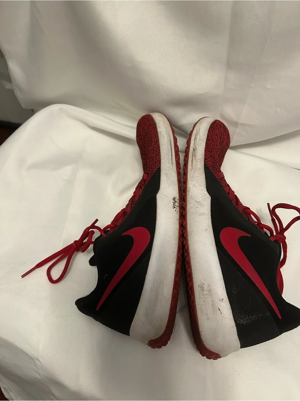Nike Men's Red and Black Lightweight Training Sneakers